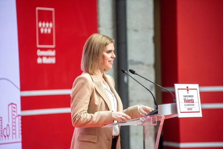 La alcaldesa de Alcalá de Henares disfruta con la crisis «erótica» del PSOE de la ciudad