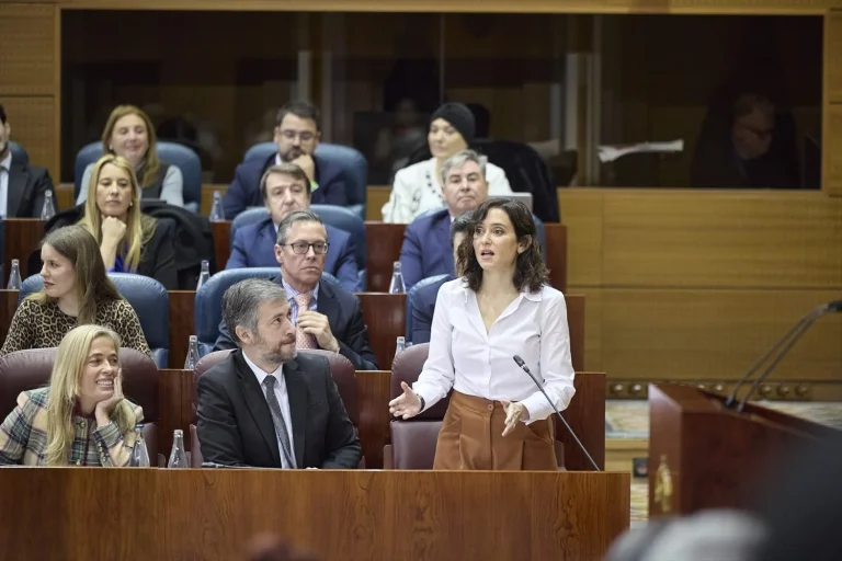 Ayuso defiende la Hispanidad frente al modelo migratorio que propone la izquierda y Vox