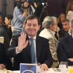 Mañueco se presenta en Madrid con miedo a nacionalizar su campaña electoral