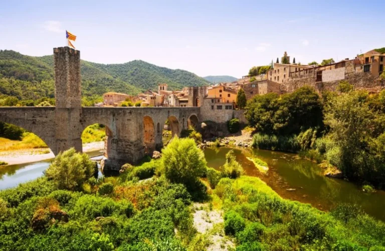 Por qué Olot es una de las escapadas más sorprendentes de Cataluña