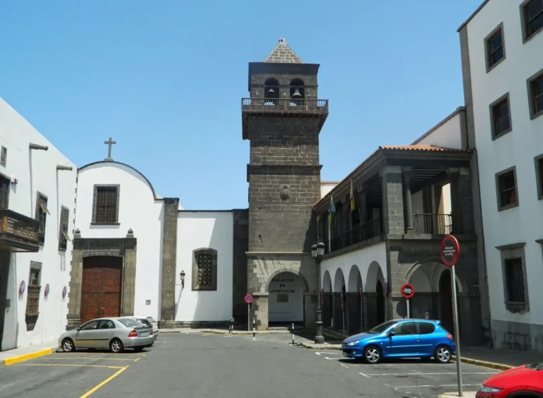 Multa de 420€ a un abogado por inventar 48 sentencias hechas con IA