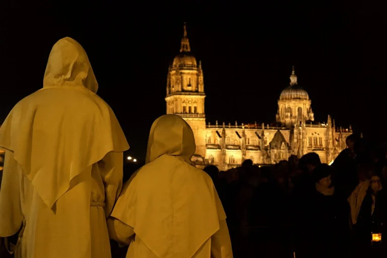 Salamanca cobra 200€ en Semana Santa, este pueblo congelado a 2 horas de Madrid cuesta 55€ y es más genuino