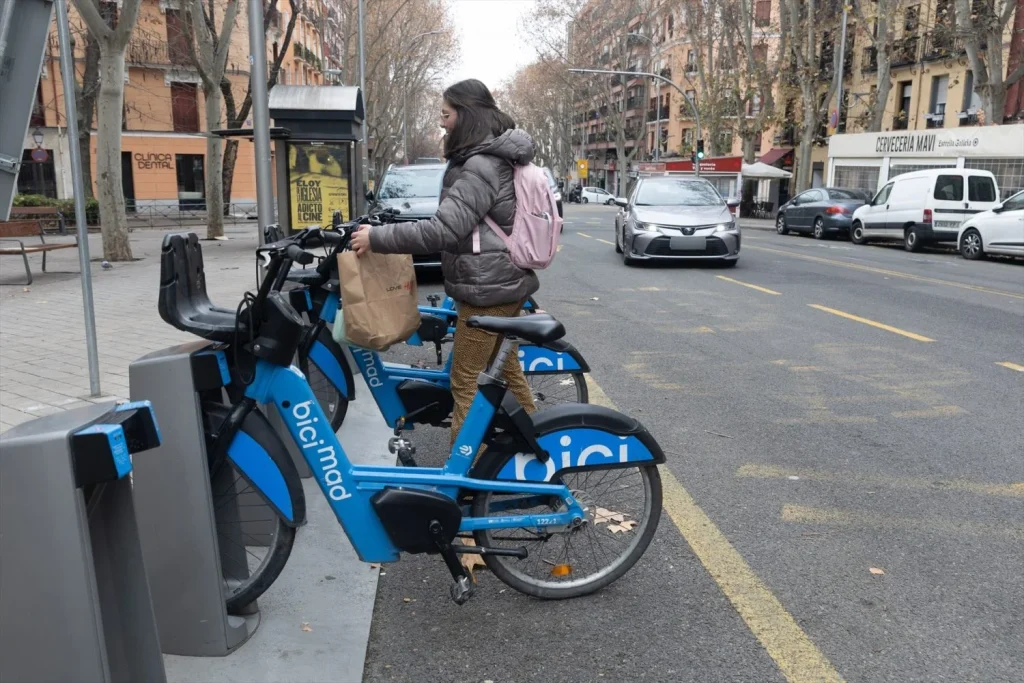 Usuario del servicio municipal de bicicletas (Bicimad) (Fuente: Agencias)
