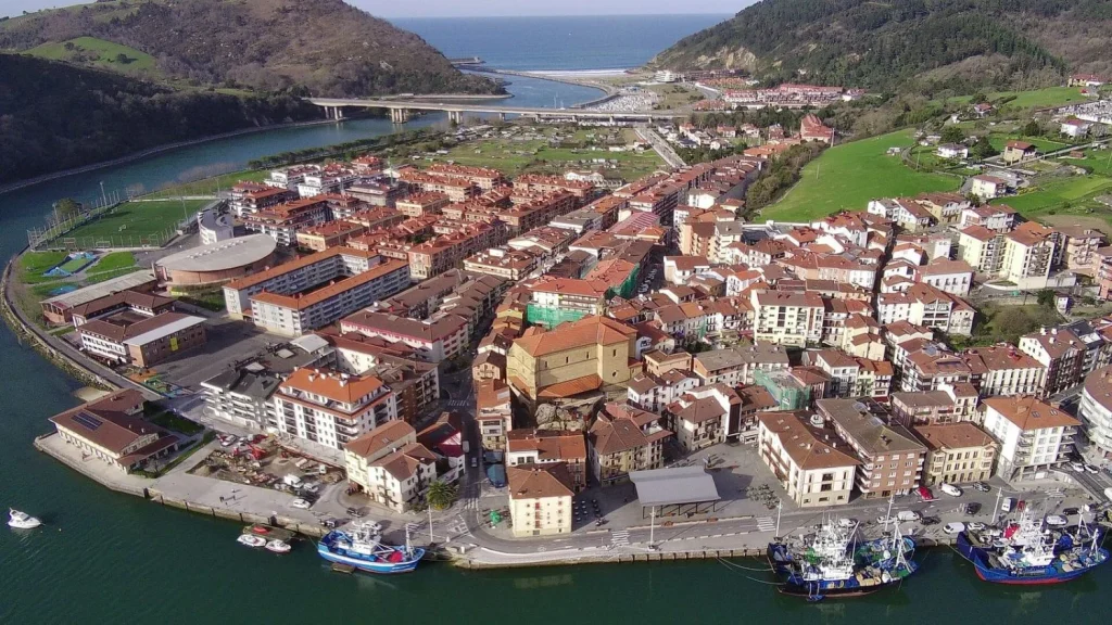 Un pueblo marinero entre la ría, el mar y la historia