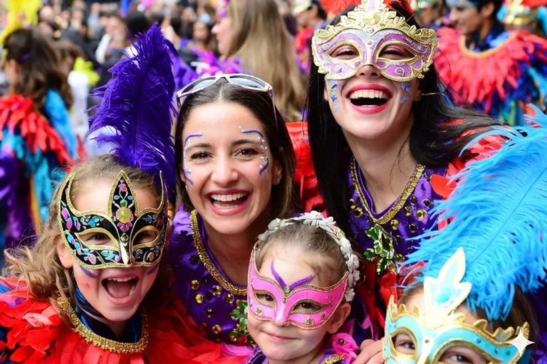 Carnaval Madrid 2026: cronograma completo con desfile, planes y gastronomía para toda la familia del 14 al 18 de febrero