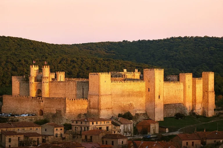 El pueblo medieval a 90 km de Madrid que debes ver este domingo