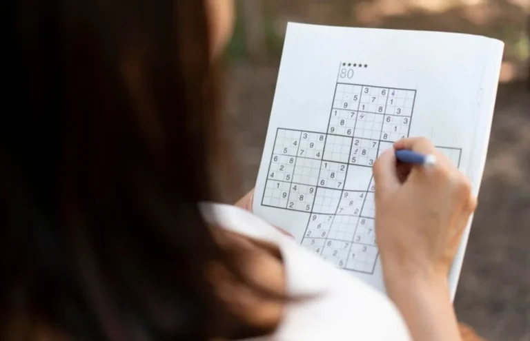 ¿Los crucigramas mantienen el cerebro joven? Esto dicen realmente los expertos