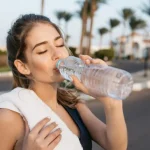 Los 3 grandes mitos sobre la hidratación que los expertos ya han desmentido