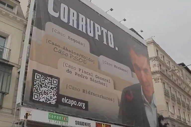 Se interesan por el coste de retirar la ‘lona del corrupto’ frente al Congreso