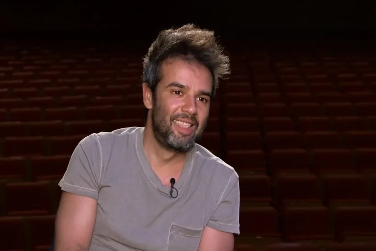 El engaño de Antena 3 que nadie descubrió: el mismo actor hizo de matón y de empollón en ‘Compañeros’ y pasó desapercibido durante temporadas