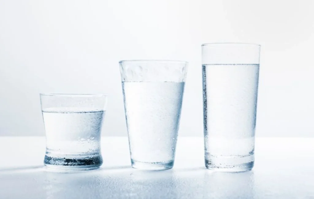 Mito 1: hay que beber ocho vasos de agua al día