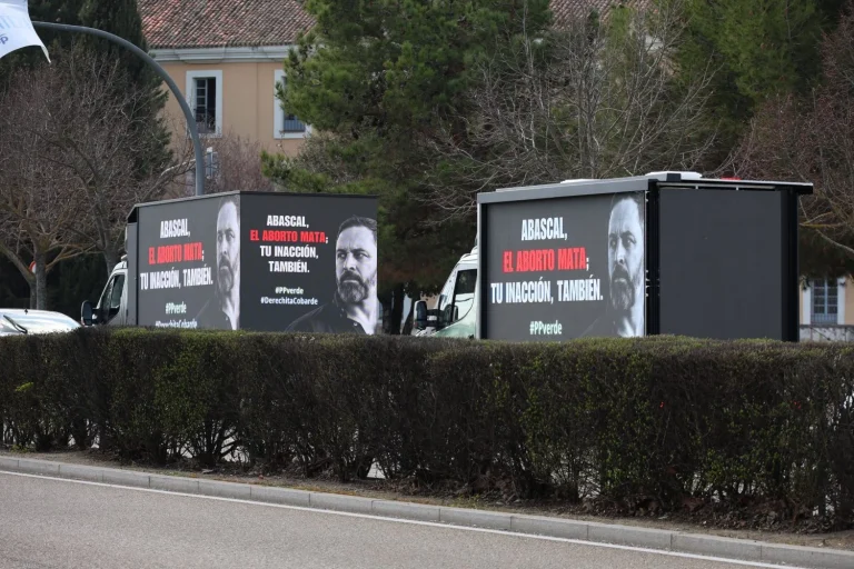 Atacan el bus de Hazte Oír en su tercer día de campaña en Castilla y León
