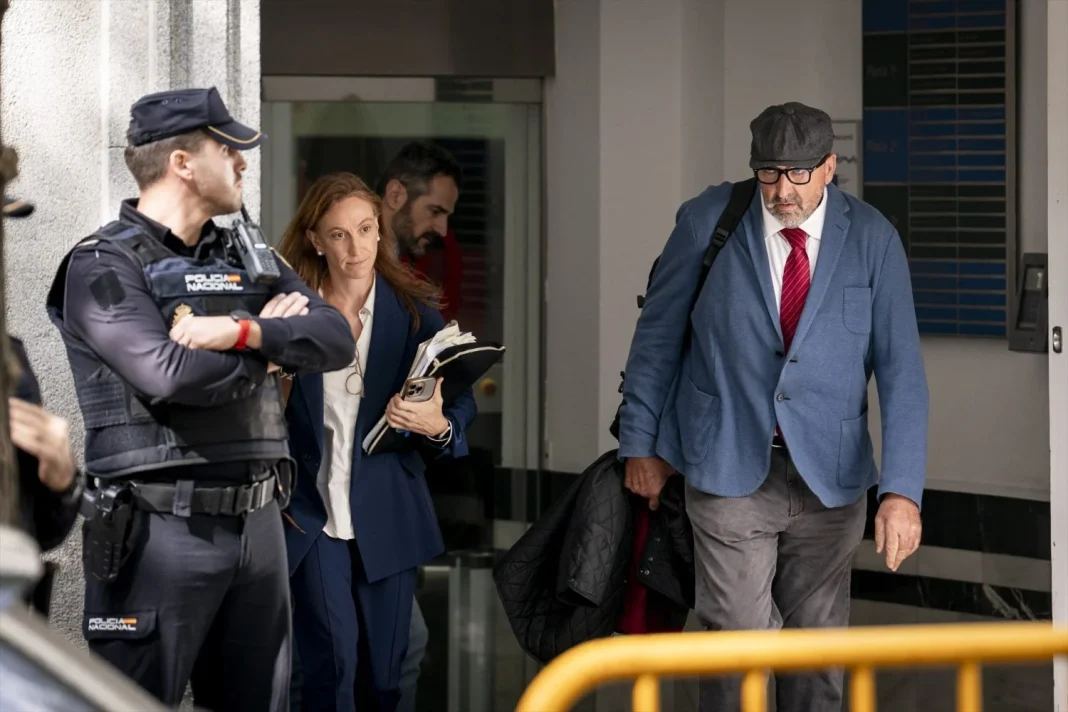 Koldo García y su abogada el 15 de octubre de 2025. AGENCIAS.