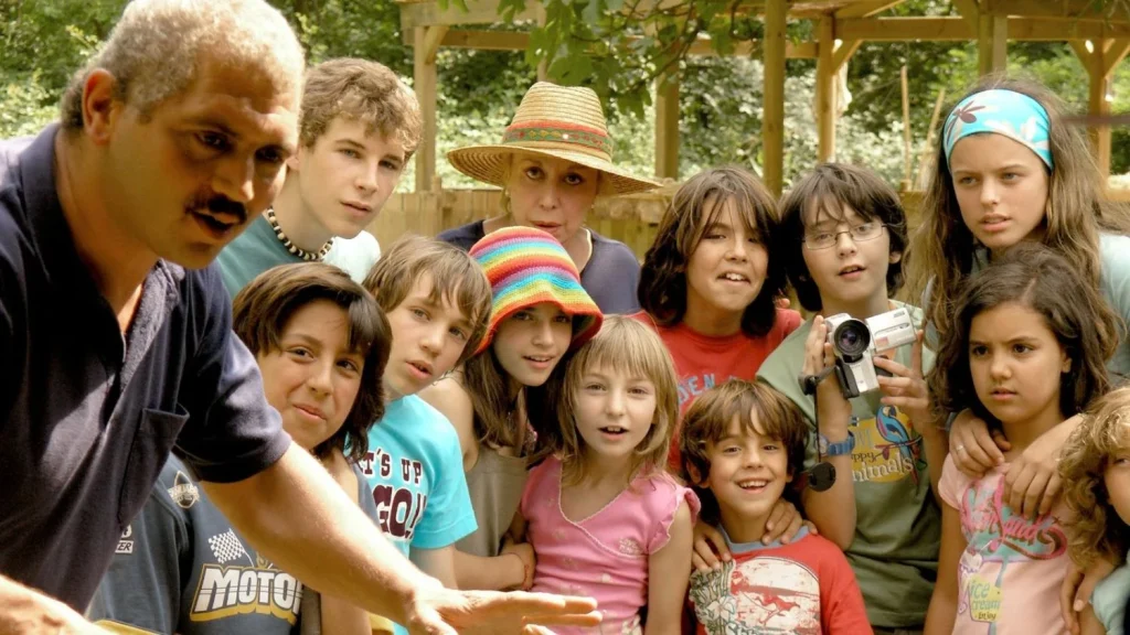 La serie olvidada en la que debutó Álvaro Cervantes y que ahora puedes ver gratis tras su Goya 2026 2 Moncloa Antes del reconocimiento, un debut casi olvidado