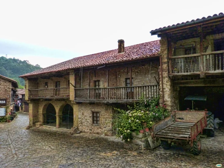 Olvida los precios de Santillana del Mar y descubre este tesoro de Cantabria que National Geographic adora