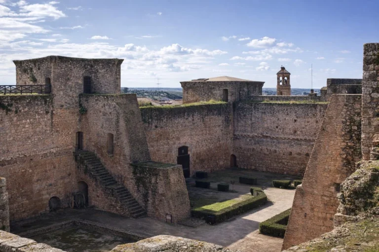 Ojo a este planazo: recorre las fortalezas más impresionantes de Andalucía sin gastar mucha pasta