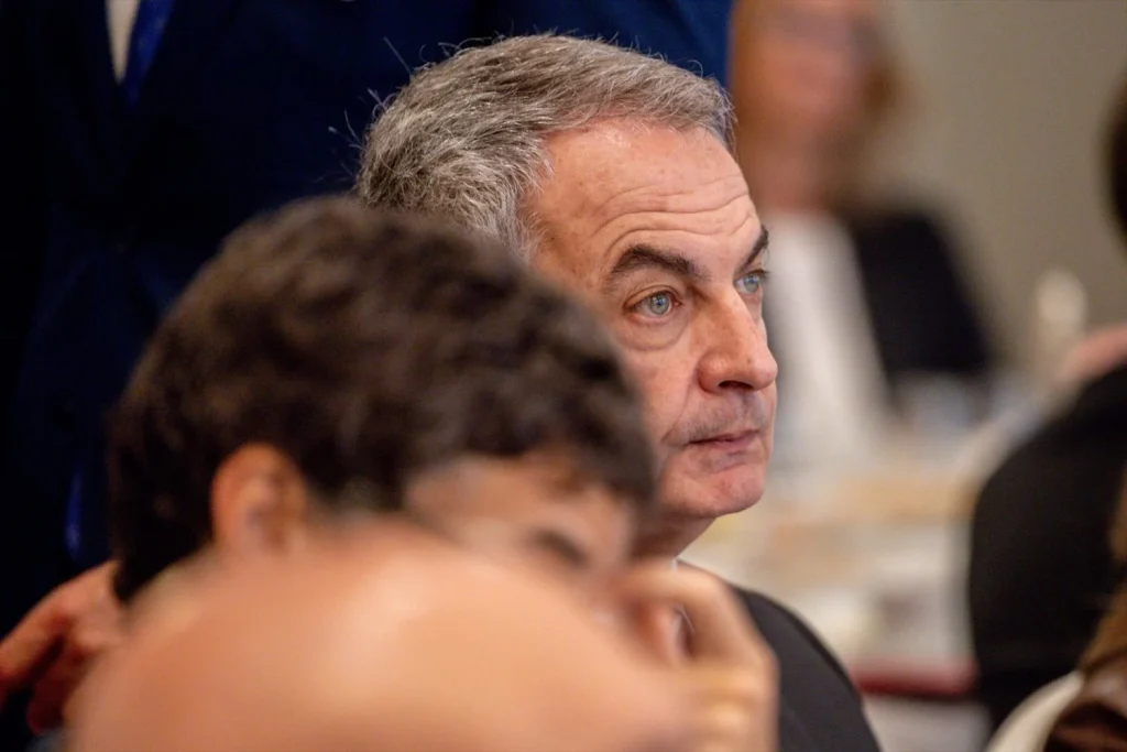 Así articulaba Zapatero sus influencias para conseguir réditos de Plus Ultra 2 Moncloa El expresidente del Gobierno, José Luis Rodríguez Zapatero, durante un desayuno informativo de Nueva Economía Fórum (Fuente: Agencias)