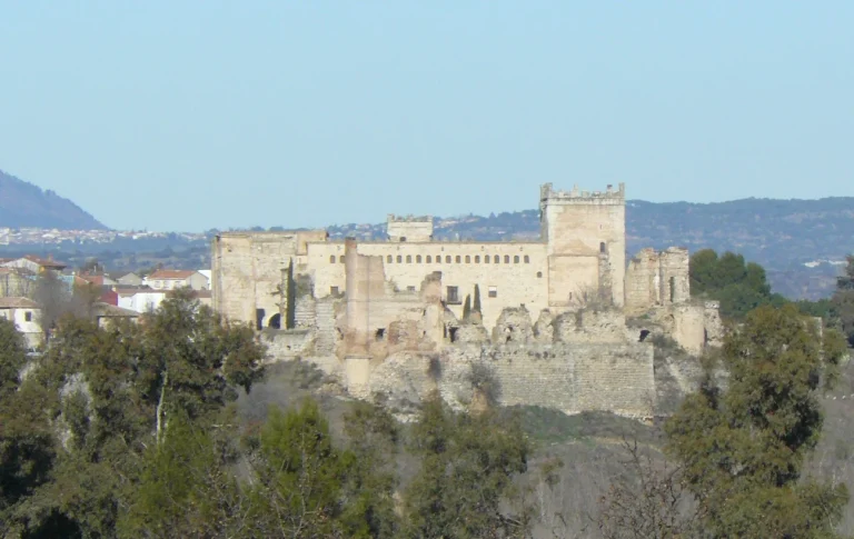 Olvida las colas de la capital y escápate a este asador a una hora de Madrid para probar el mejor guiso de caza en marzo