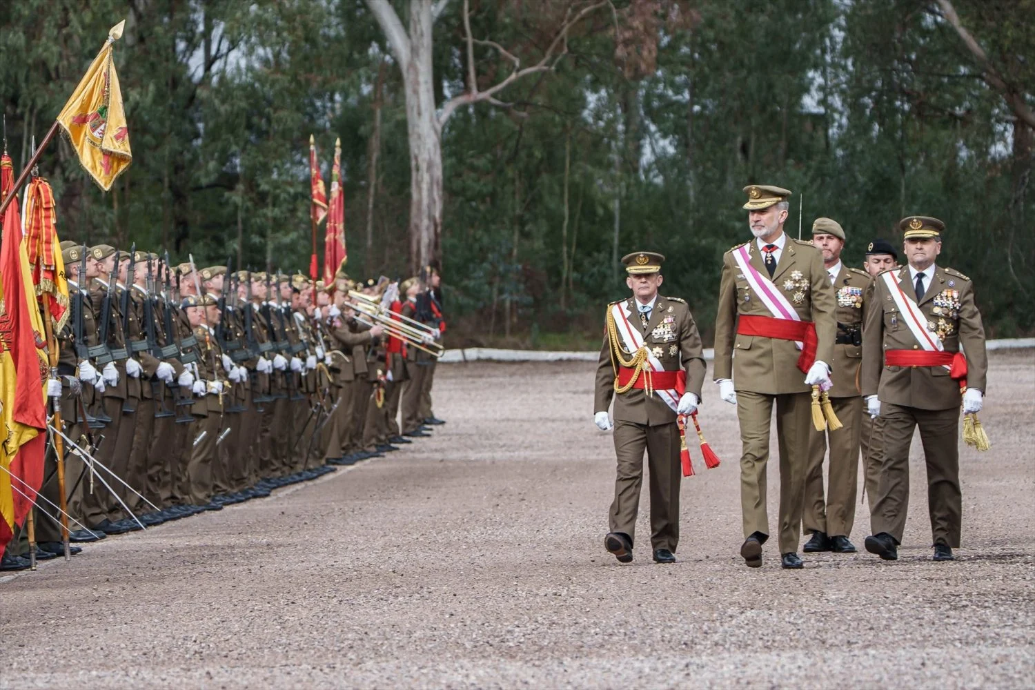 EuropaPress_7241077_rey_felipe_vi_asiste_juramento_bandera_personal_militares_tropa_ejercito