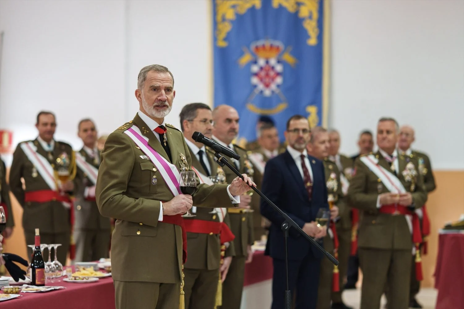 EuropaPress_7241097_rey_felipe_vi_asiste_juramento_bandera_personal_militares_tropa_ejercito