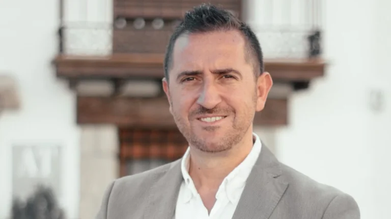 Detenido el alcalde socialista de Benamaurel: La Guardia Civil investiga una red de estafas online en Granada