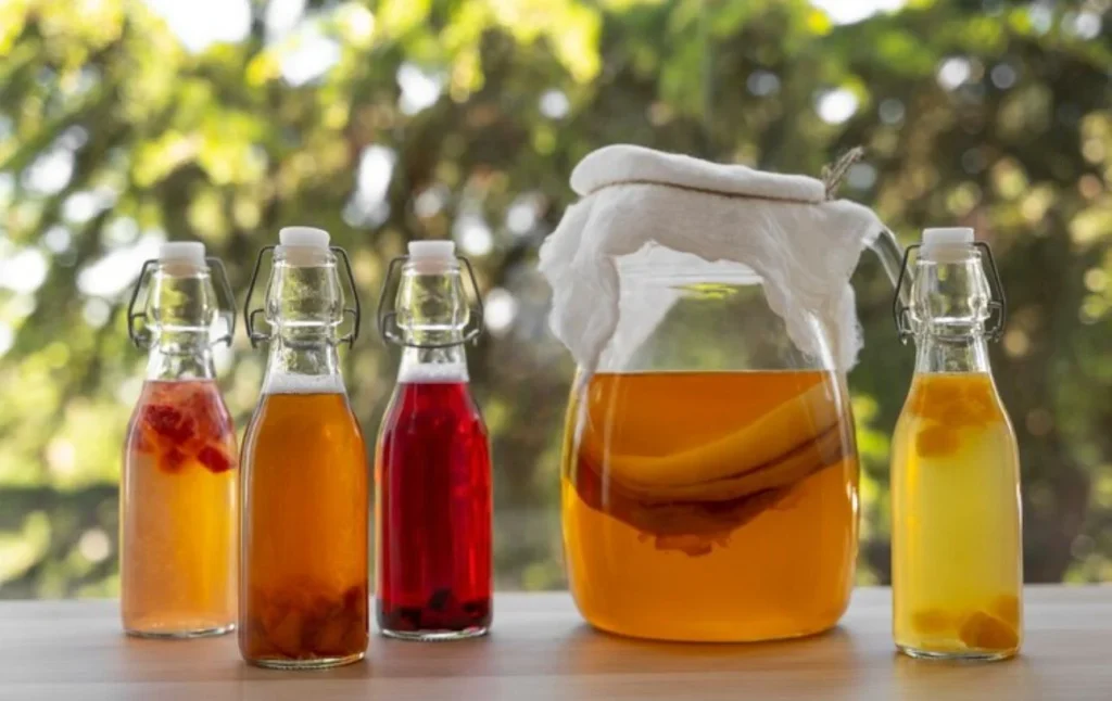 3 alternativas al café que sí valen la pena: beneficios reales y cuánto debes tomar 3 Moncloa Kombucha, la opción más suave