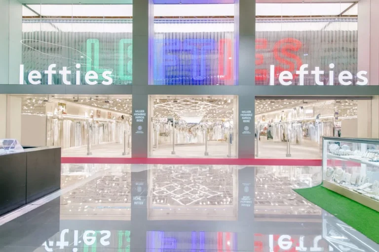 Cuesta menos de 25€ y parece de lujo: El vestido viral de Lefties para esta primavera