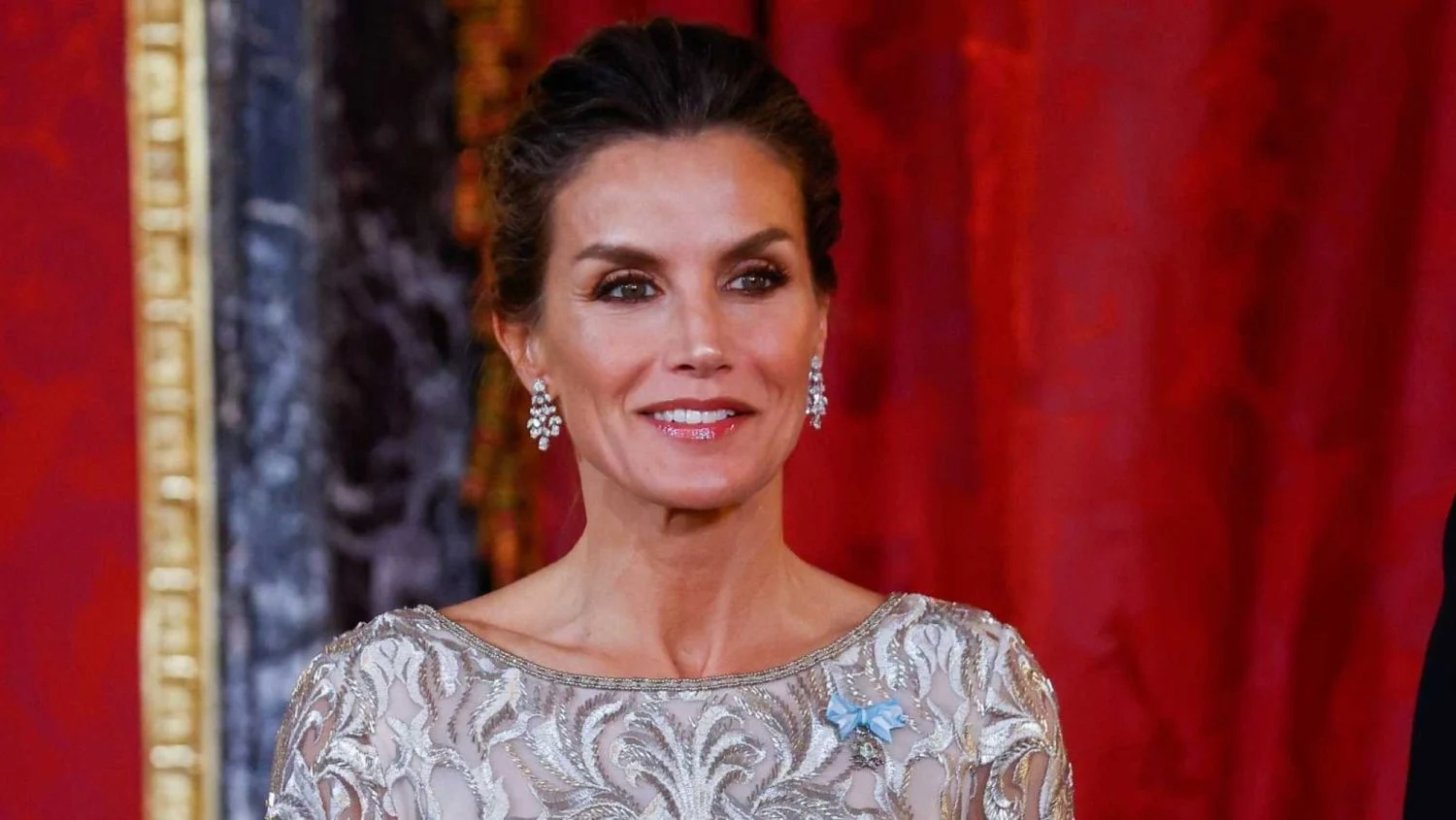La reina Letizia aplasta la inacción política erigiendo a España como la zona cero en una nueva lucha sanitaria mundial La reina Letizia aplasta la inacción política erigiendo a España como la zona cero en una nueva lucha sanitaria mundial