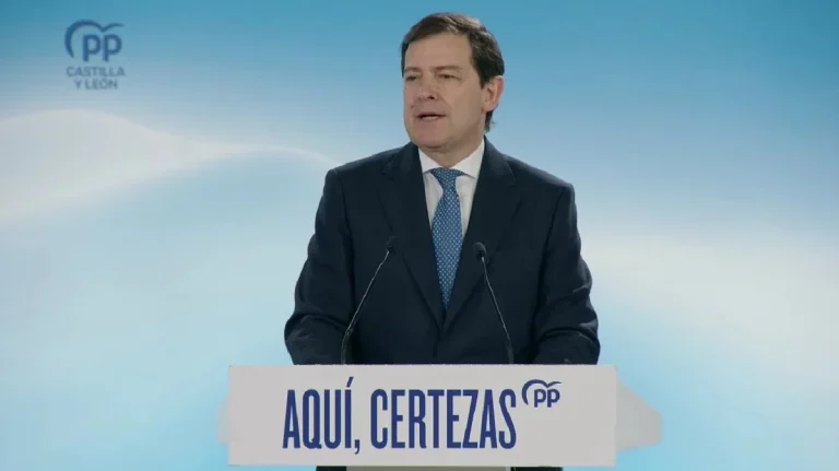 Mañueco planta cara al Gobierno y recurre el reparto obligatorio de 833 menores extranjeros