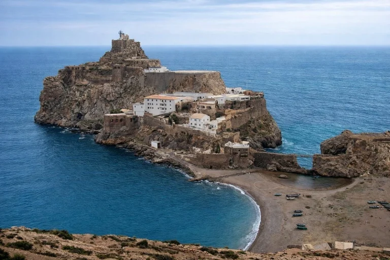 85 metros de frontera y protegida por militares: el rincón más curioso de España que toca con Marruecos