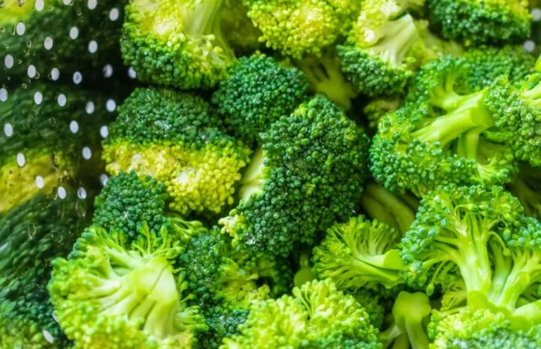 Cómo comer brócoli para aprovechar sus vitaminas al máximo, según expertos
