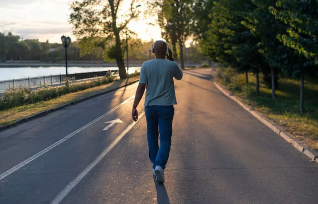 Caminar puede cambiar el dolor lumbar más de lo que parece