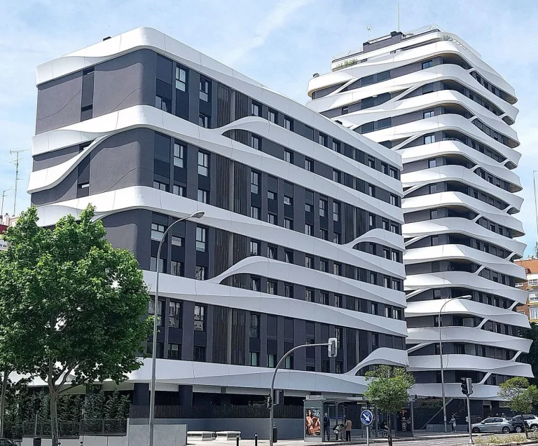 De Madrid a Barcelona: por qué los nuevos edificios ahora parecen «cebras», y no es por estética