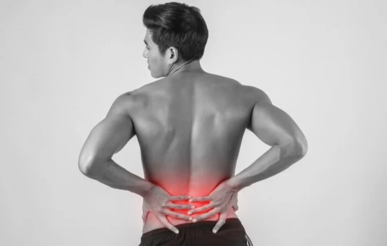 Caminar cinco veces a la semana podría reducir hasta un 28% el riesgo de que vuelva el dolor lumbar