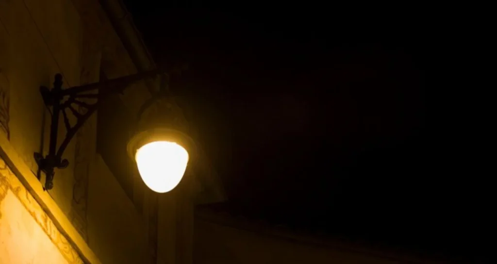 Cómo la luz artificial altera el reloj interno