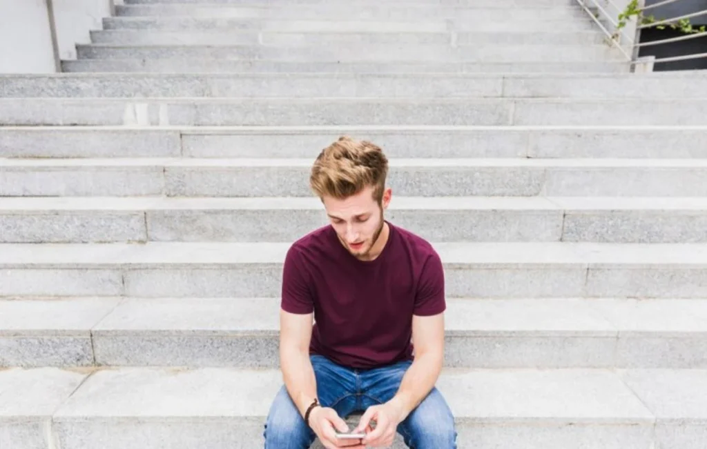 ¿Dejar las redes sociales? Esto ocurre en tu cerebro y explica los síntomas de abstinencia 5 Moncloa ¿Por qué cuesta tanto dejarlas?