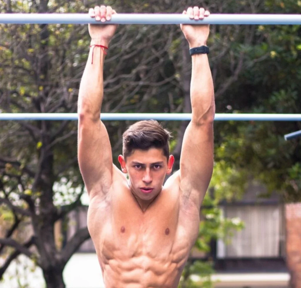 Por qué la calistenia se ha convertido en uno de los ejercicios más completos para el cuerpo 1 Moncloa Qué es la calistenia y por qué cada vez más personas la practican