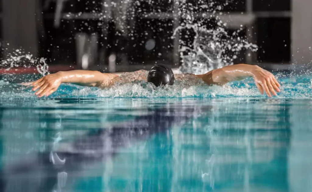 La natación podría ser el ejercicio más completo: estos son sus beneficios para cuerpo y mente 6 Moncloa La natación también beneficia al cerebro y al bienestar emocional