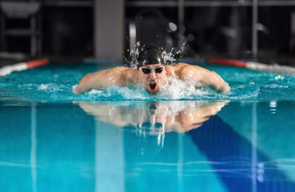 La natación podría ser el ejercicio más completo: estos son sus beneficios para cuerpo y mente 4 Moncloa La natación y su impacto directo en el corazón y los pulmones