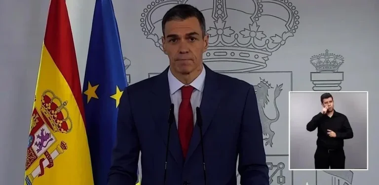 Sánchez recupera el «no a la guerra» de Zapatero para justificar su postura anti Trump