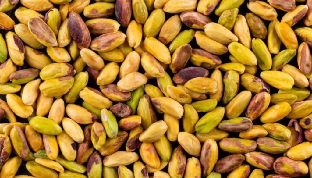 Los frutos secos que podrían ayudarte a vivir más, según los expertos 2 Moncloa Almendras y pistachos, dos de los frutos secos más completos