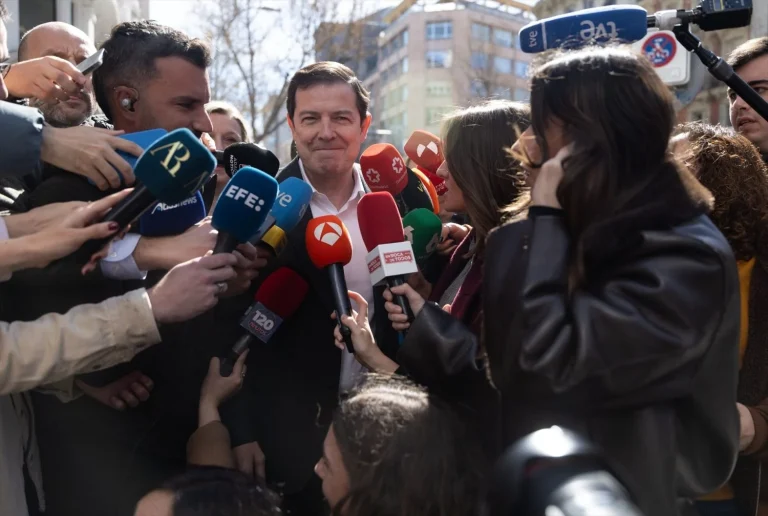 Los analistas electorales: el «PP sigue atado» a Vox en Castilla y León