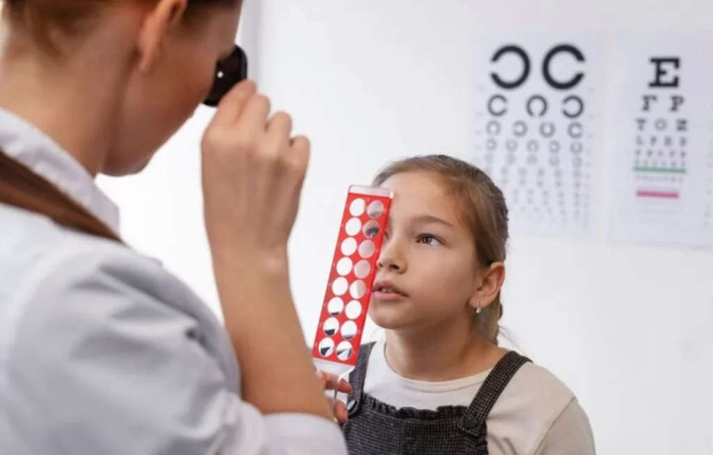 Cada vez más niños tienen miopía y los expertos señalan un hábito clave para evitarla 10 Moncloa Qué es la miopía y por qué preocupa a los expertos