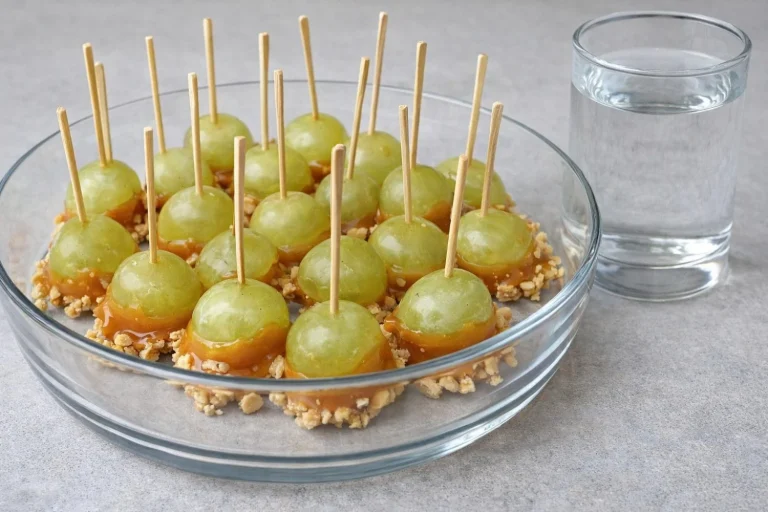 Migas del Pastor con «Uvas de Cristal»: cómo caramelizar la fruta para el bocado perfecto