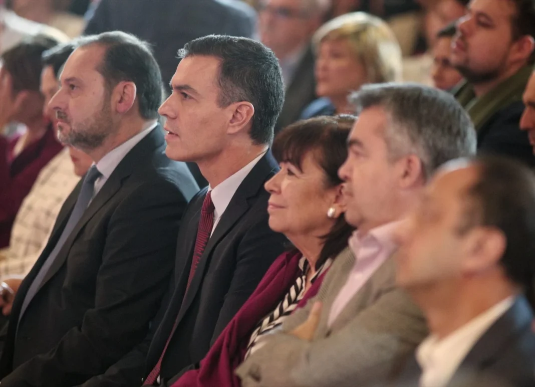 Abalós junto a Pedro Sánchez Abalós junto a Pedro Sánchez (Fuente: agencias)