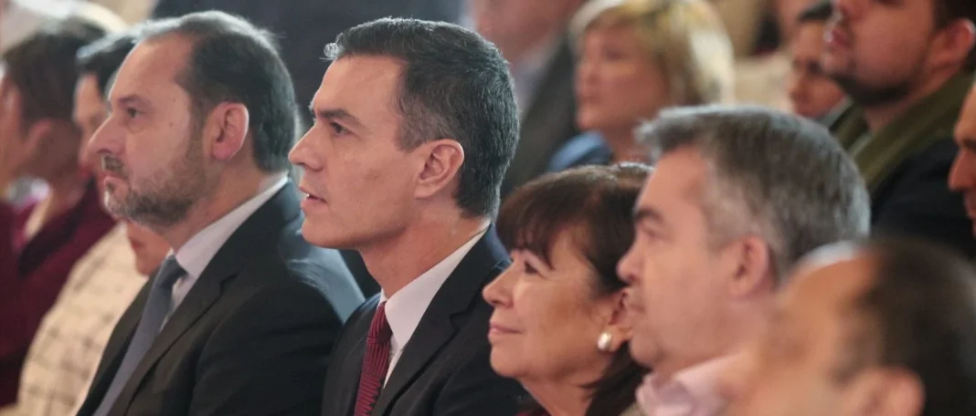 Abalós junto a Pedro Sánchez Abalós junto a Pedro Sánchez (Fuente: agencias)