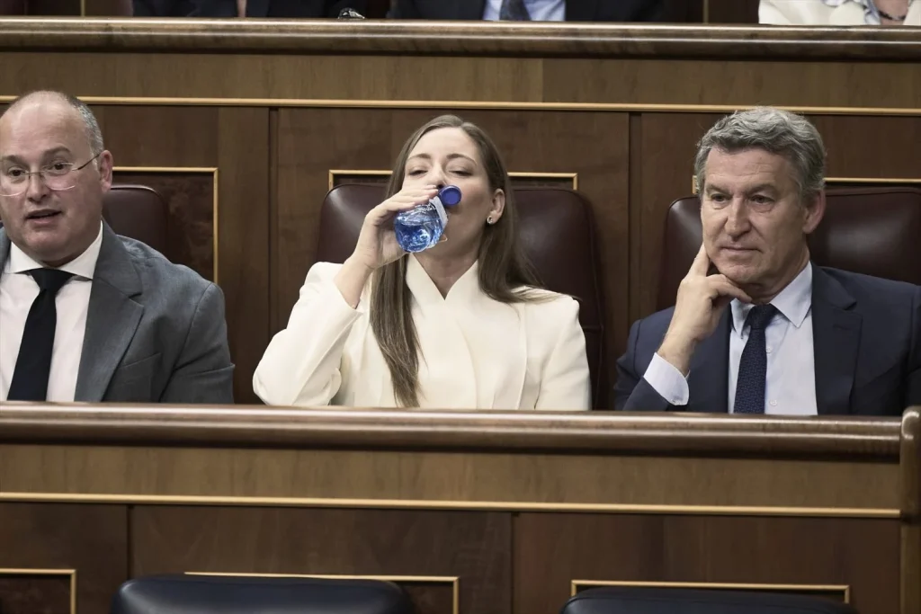 EuropaPress 7460419 presidente pp alberto nunez feijoo portavoz pp congreso ester munoz sesion Moncloa