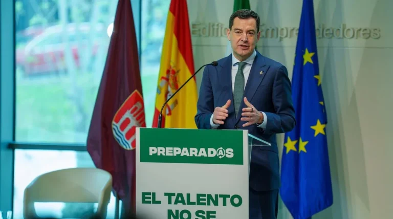 Juanma Moreno advierte a Vox: no bloquear el gobierno de 1,7 millones de andaluces