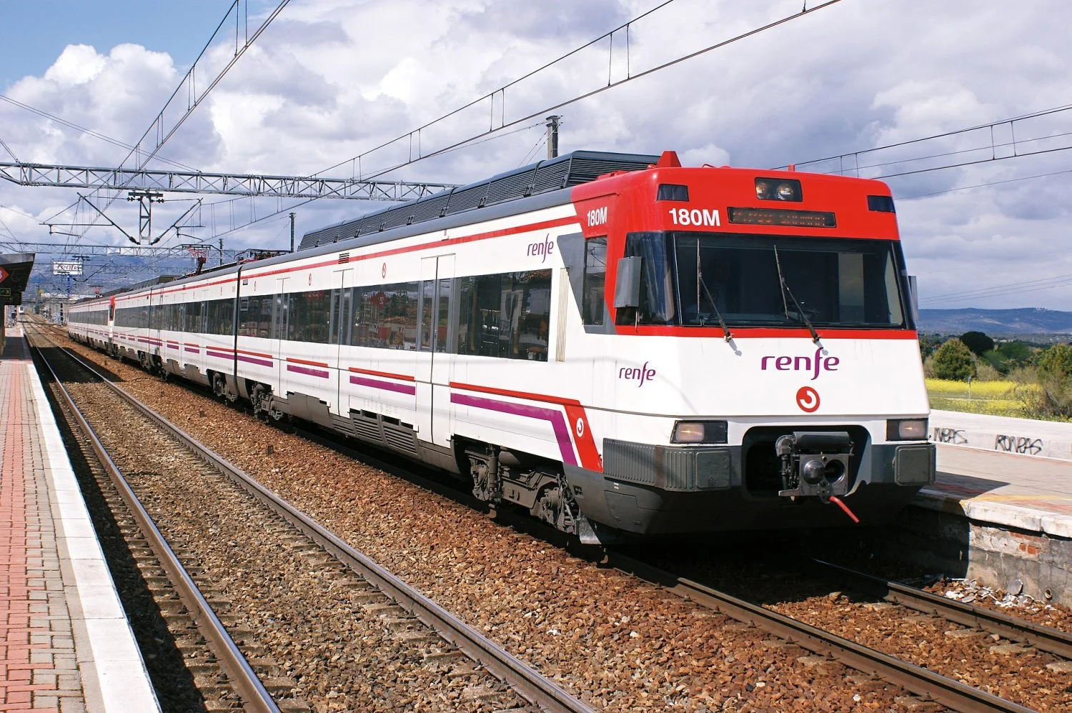 Ni un euro en gasolina: el truco de Renfe para visitar el castillo más espectacular de España gratis este mes Ni un euro en gasolina: el truco de Renfe para visitar el castillo más espectacular de España gratis este mes