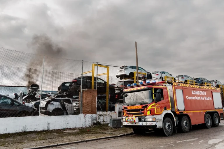 Una dotación de bomberos de la Comunidad de Madrid. AGENCIAS
